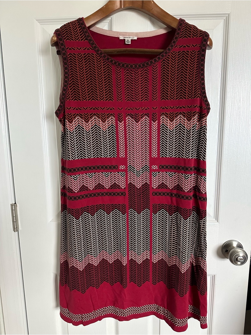 Sophie Max Sleeveless Shift Dress in Wine, Black & White Geometric Print - Picture 2 of 12